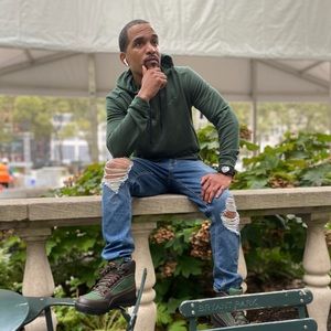 Meet your Posher, Derrick